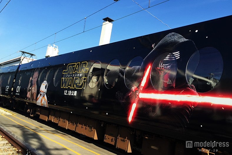 「スター・ウォーズ」最新作、漆黒の車両をお披露目（C）2015Lucasfilm Ltd. & TM. All Rights Reserved【モデルプレス】