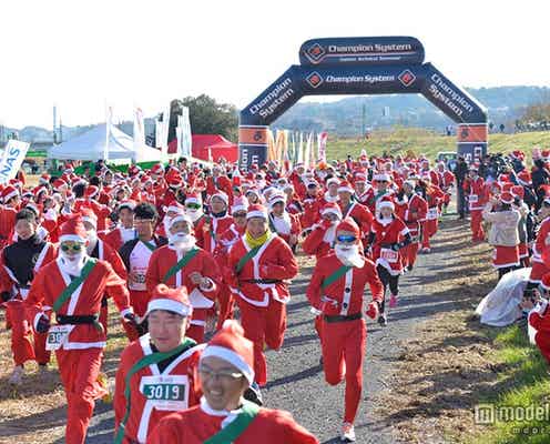 フード&泡も楽しめる“サンタマラソン”、コスプレ参加で会場が真っ赤に