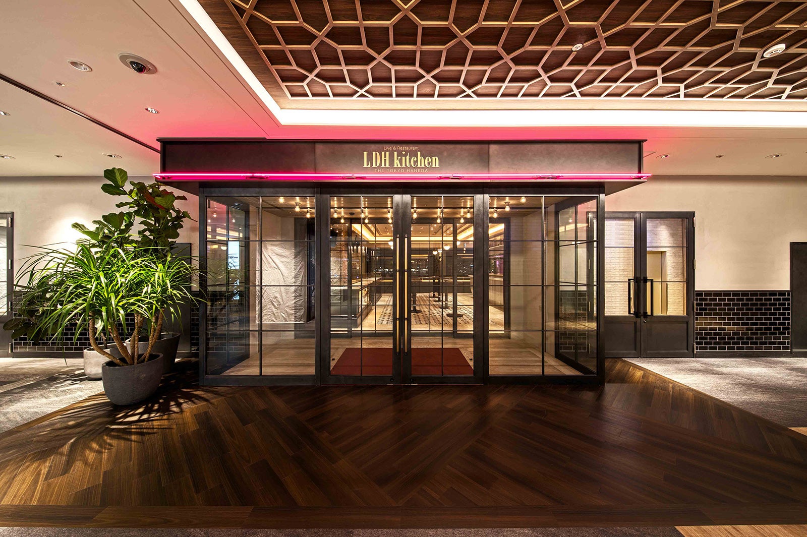 「LDH kitchen THE TOKYO HANEDA」より（提供写真）