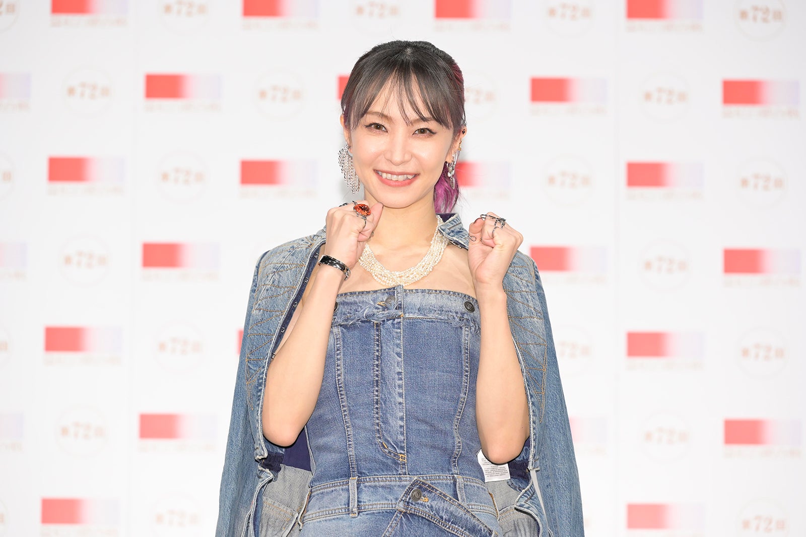 ＜紅白リハ＞LiSA、2021年は漢字一字で「祝」 紅白トップバッター衣装は「煉獄さん？猗窩座？」