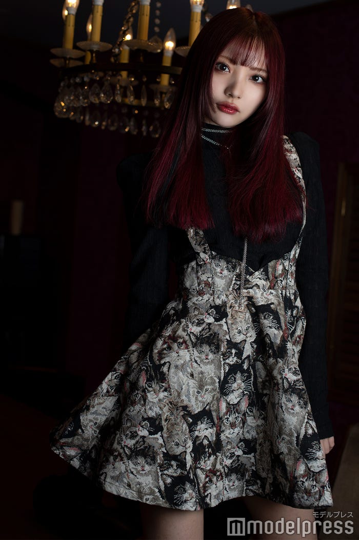 藍染カレン(C)モデルプレス