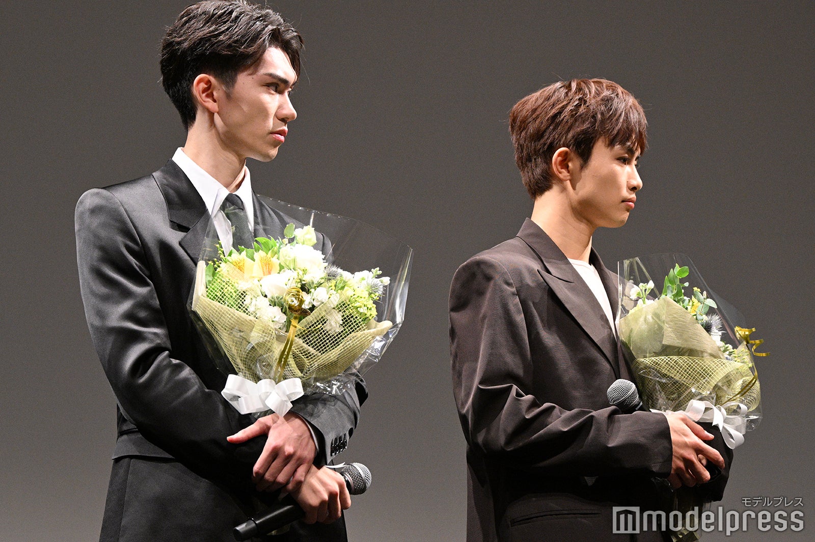 中川龍太郎監督の話を聞く樋口幸平、草川拓弥（C）モデルプレス