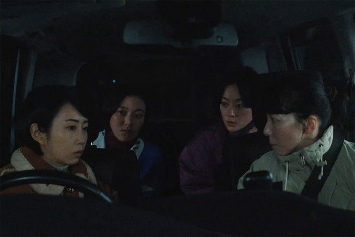 木南晴夏、鈴木杏、市川実日子、平岩紙「ホットスポット」第6話(C)日本テレビ