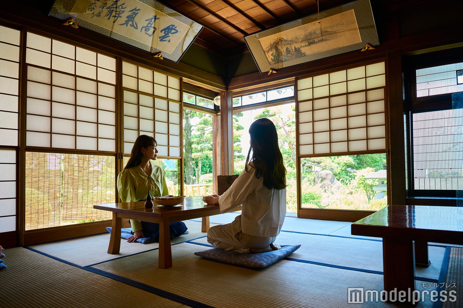 座敷でお庭を眺めながらいただくほうとうは格別（C）モデルプレス