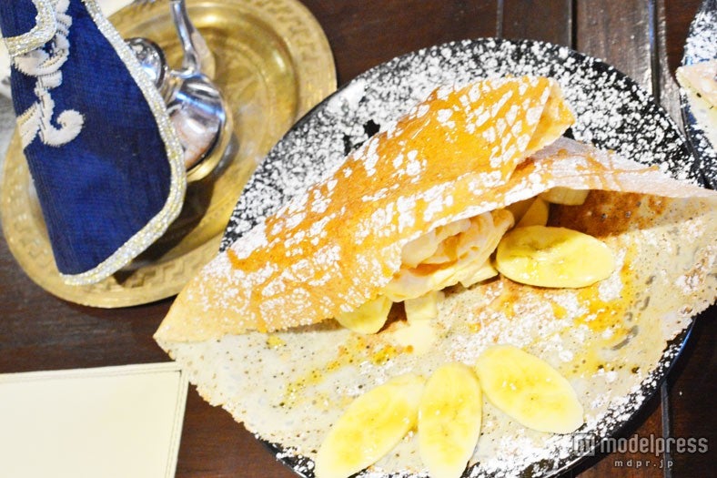 「CREPE BANANA BAILEY　WITH　HOTMOROCCAN MINT TEA」