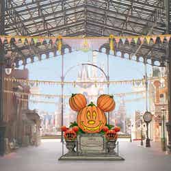 東京ディズニーランド「ワールドバザール」のデコレーション（C）Disney