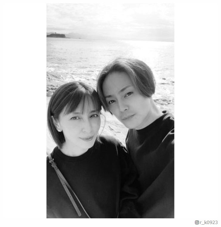 木村了、妻・奥菜恵との密着2ショット公開「絵になる夫婦」「海が似合う2人」と反響