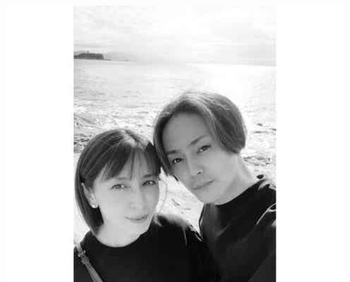 木村了、妻・奥菜恵との密着2ショット公開「絵になる夫婦」「海が似合う2人」と反響