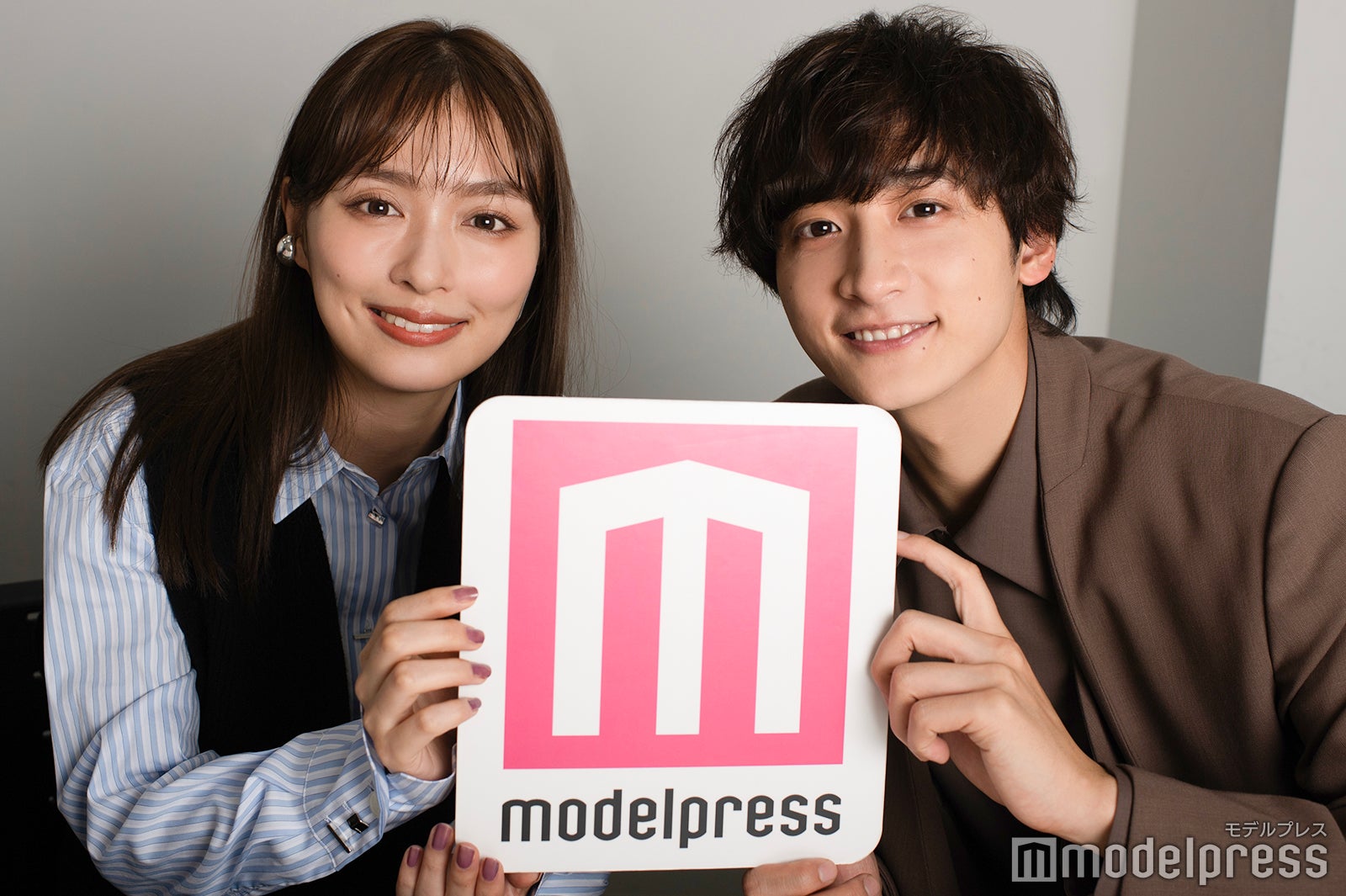 内田理央、小関裕太（C）モデルプレス