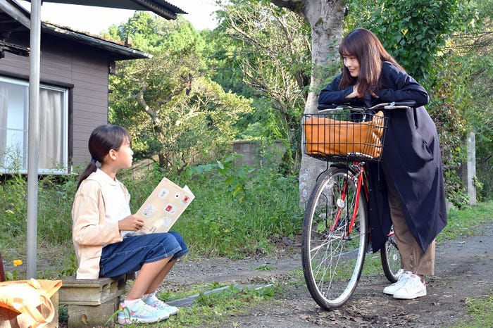 石田凛音、有村架純/「中学聖日記」第7話より(C)TBS