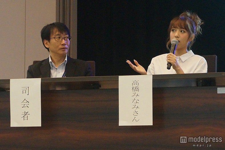 高橋みなみ（右）