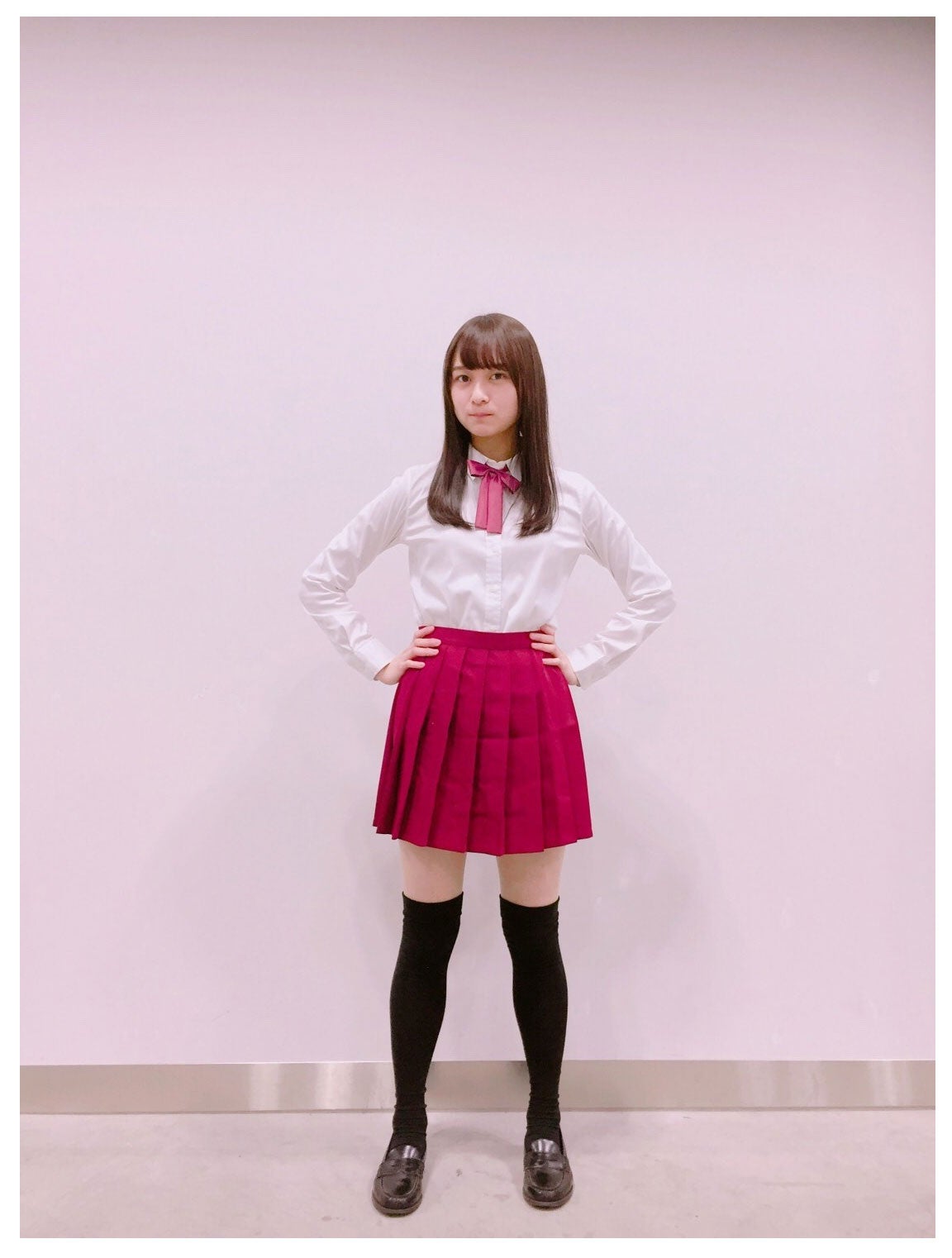 ポーズを真似された鈴木絢音／鈴木絢音オフィシャルブログより