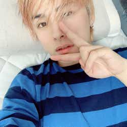 JO1、寝る前の自撮りオフショット初公開 おうち時間の“セルフ通信簿”も