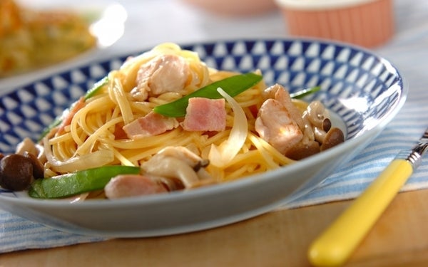 困ったらコレ! 超時短で作れる、鶏もも肉とベーコンの和風パスタ