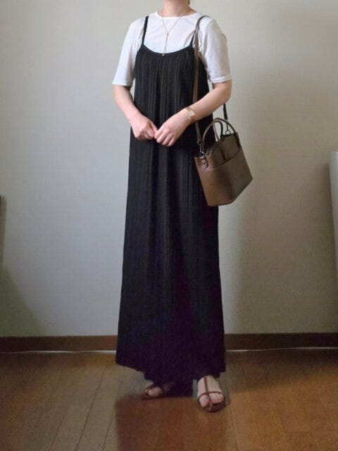 黒キャミワンピース コーデ 黒キャミワンピースコーデ2