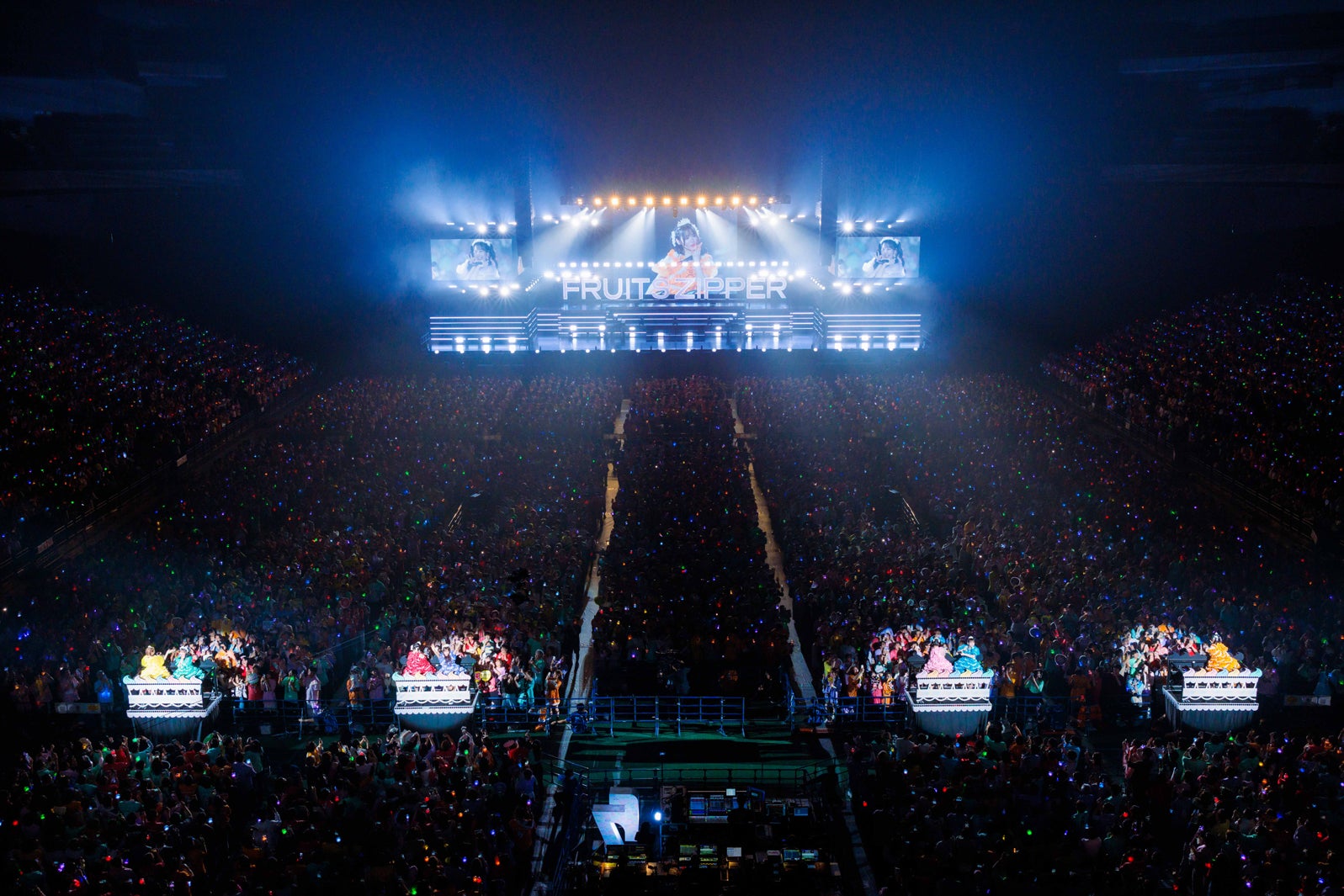 「FRUITS ZIPPER 3rd ANNIVERSARY 超めでたいライブ -さん-」より／PHOTO：ヨシモリユウナ、森好弘、高田梓