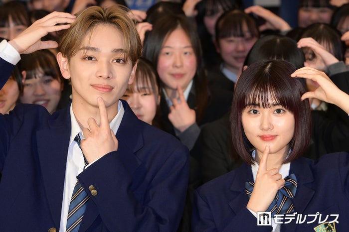 宮世琉弥＆原菜乃華、女子高サプライズ訪問で会場沸かす「気持ちいいです」＜恋わずらいのエリー＞