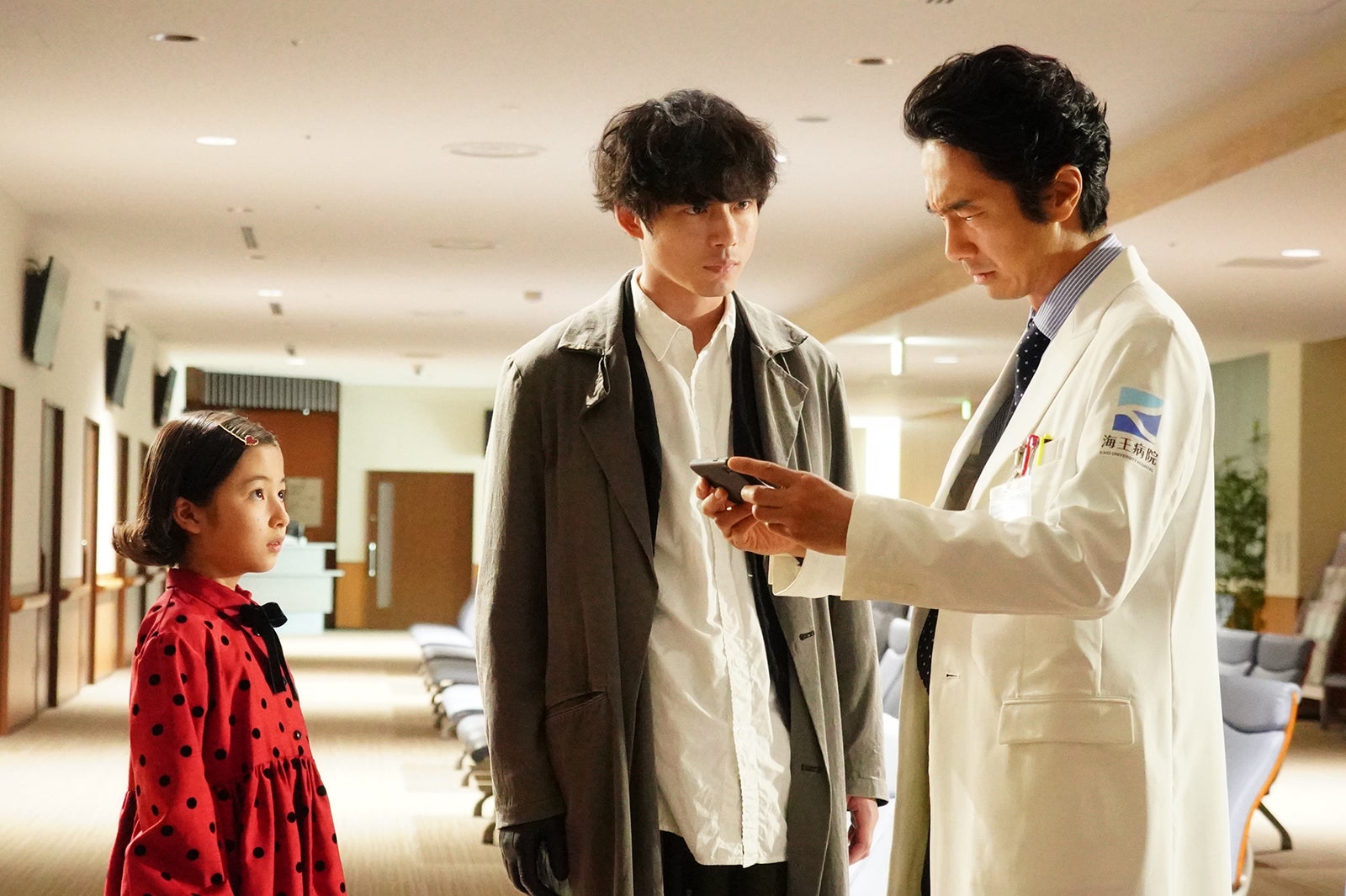 白山乃愛、坂口健太郎、眞島秀和「Dr.チョコレート」第4話より（C）日本テレビ