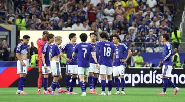 W杯観客席に「神ビジュ」「崇拝レベル」の谷口の女優妻「スマホに隠してるの可愛すぎw」「品がある」「格が違う」両手にカメラとスマホで真剣撮影