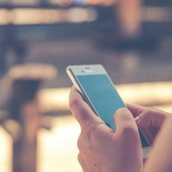 LINEの返信があまり早くない相手との距離の縮め方