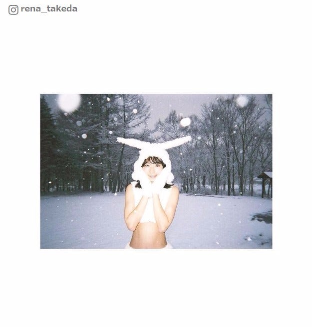 武田玲奈の“雪うさぎ”が可愛すぎて見惚れる「プロ根性」と称賛の声も