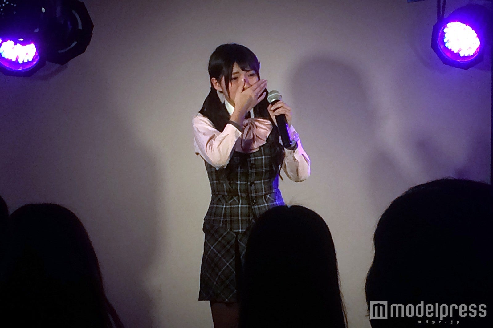 異色のオフィス系ガールズ・カプ式会社ハイパーモチベーション、号泣の退職公演開催　6人でのラストパフォーマンスに