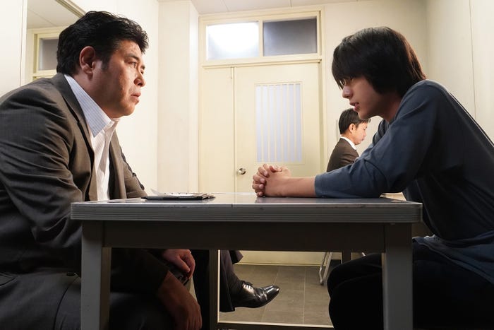 皆川猿時、荒木飛羽/「あなたの番です」第15話より(C)日本テレビ