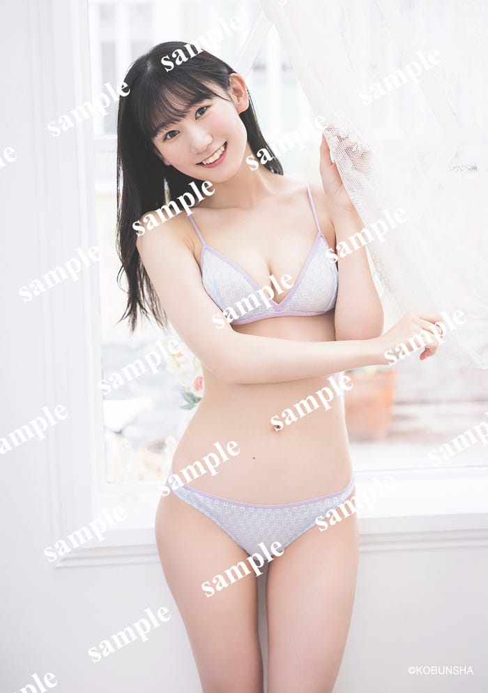 佐藤海里(紀伊國屋書店新潟店購入特典生写真)/写真:⽥中智久(C)KOBUNSHA