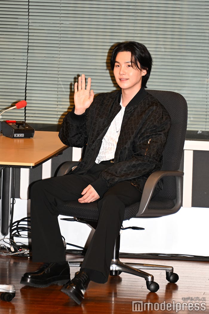 SUGA(C)モデルプレス