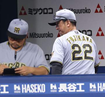 阪神・藤川監督 高橋「ベースカバーでボールを落としたところから、少し気持ちのところが動いたかなと」「ミスした方が負ける」【一問一答】
