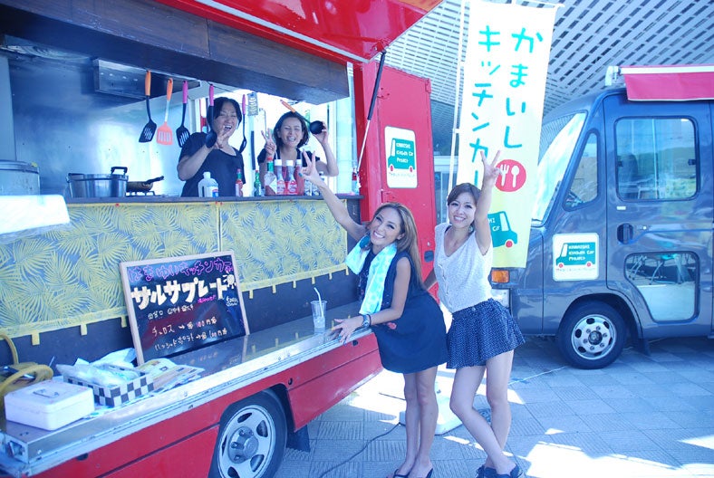 （左）Lie／釜石キャンドルナイトの様子