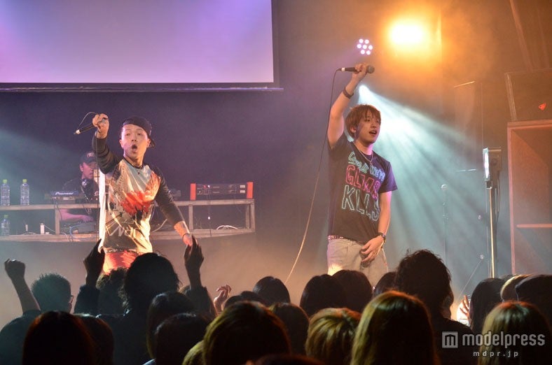 昨年12月26日に行われた「Rea*ma pastel party IN TOKYO」で圧巻のパフォーマンスを披露したBACK-ON／（左から）TEEDA、KENJI03