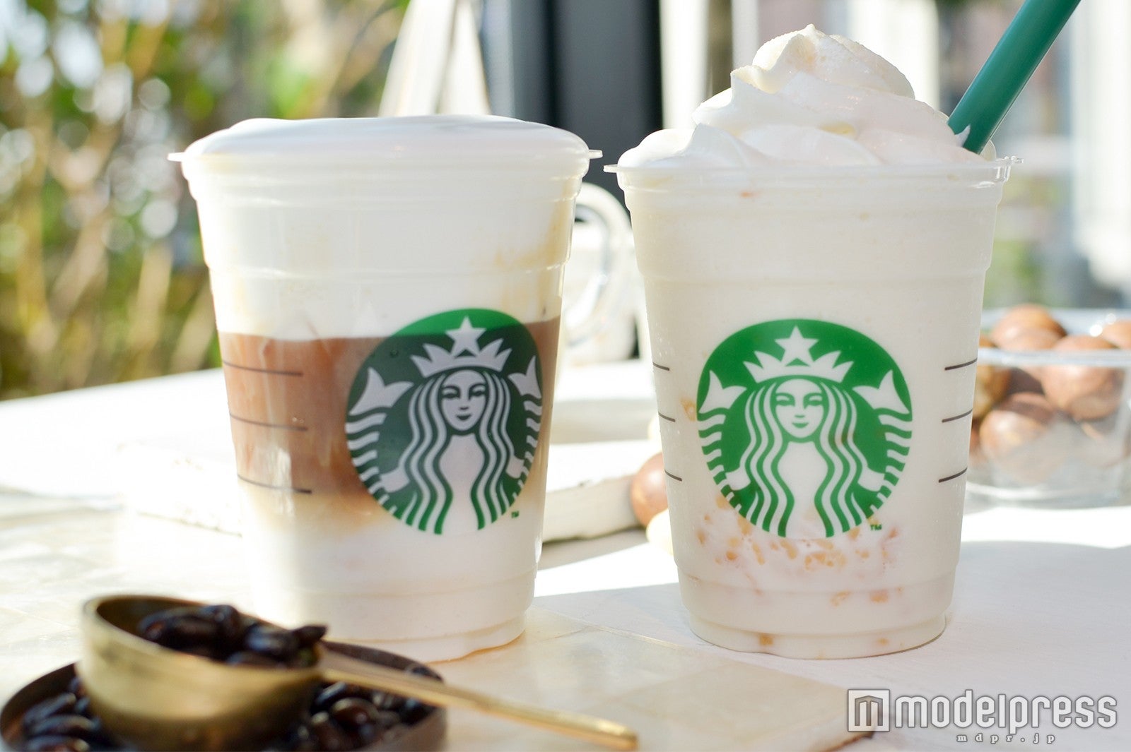 「白いコーヒー」を体験（C）モデルプレス