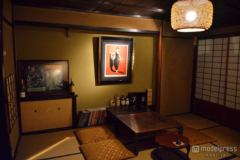 レトロな絵画と家具が町家と絶妙にマッチ／情報提供：茶房＆BARゴーシュ