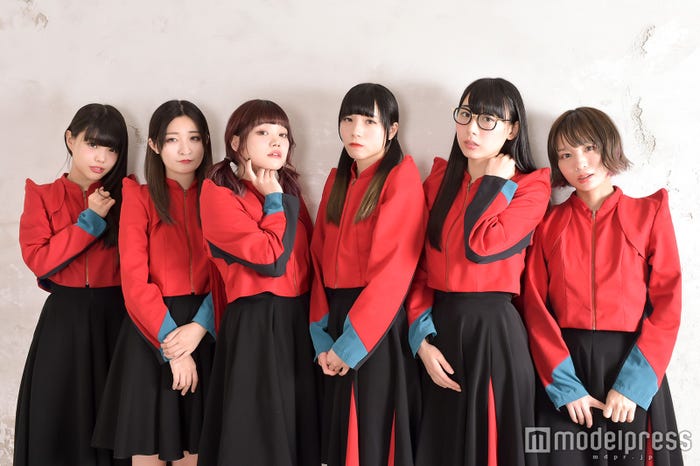 BiSH(左から)アイナ・ジ・エンド、リンリン、セントチヒロ・チッチ、アユニ・D、ハシヤスメ・アツコ、モモコグミカンパニー(C)モデルプレス