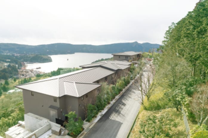 眼下に芦ノ湖を一望できるロケーション