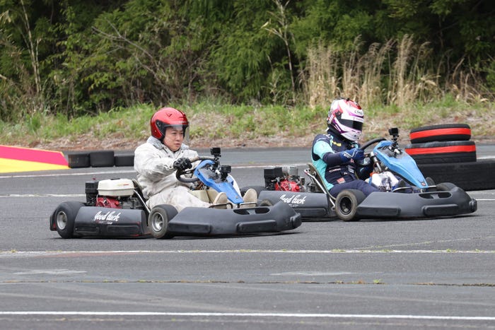 松尾駿、猪爪杏奈(C)フジテレビ