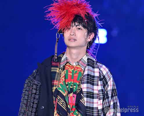 綱啓永、口ピアス&個性的スタイルで印象ガラリ【TGC 2024 A/W】