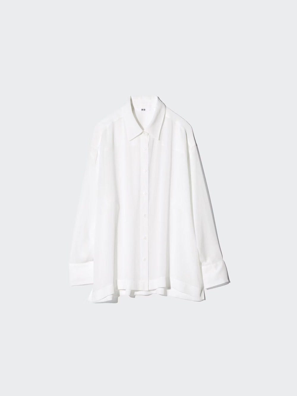 ユニクロ シアーシャツ 2990円(税込)