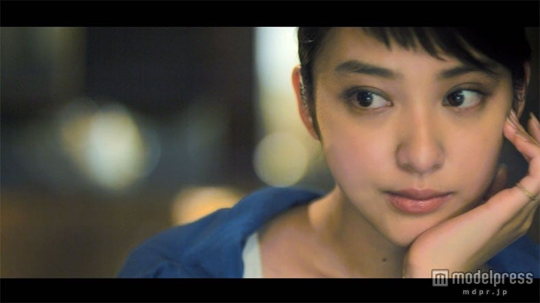 限定WEBムービーはバーが舞台