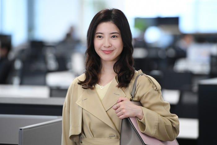 吉高由里子/「わたし、定時で帰ります。」第1話より(C)TBS