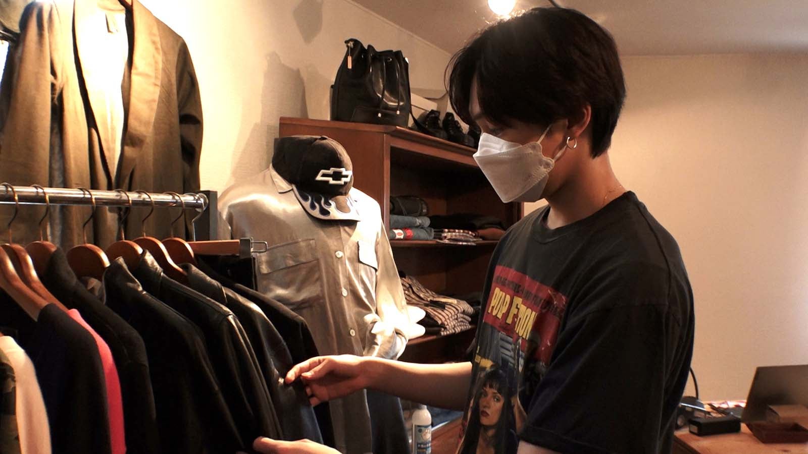 古着屋を訪れた堀夏喜／「The Usual Night いつもの夜」第4話より（C）ABCテレビ