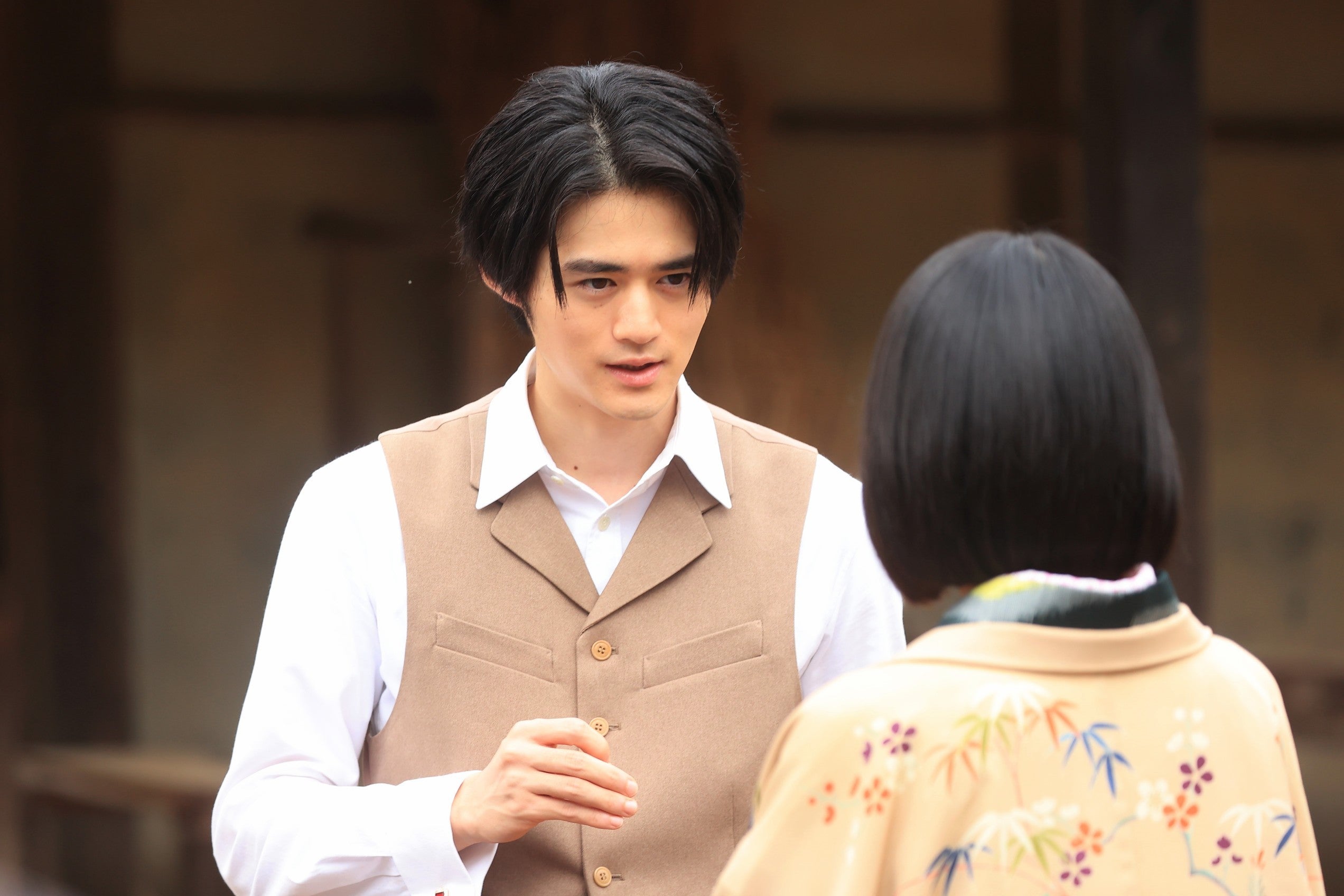 松本穂香、鈴鹿央士「嘘解きレトリック」第5話（C）フジテレビ