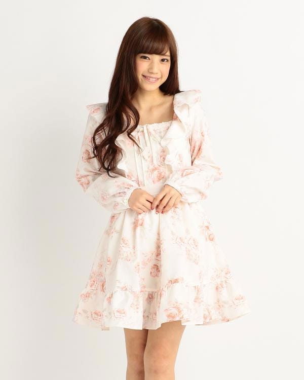 花羽柄ワンピース「LIZ LISA」9,936円(税込)/画像提供:Tokyo Kawaii Life