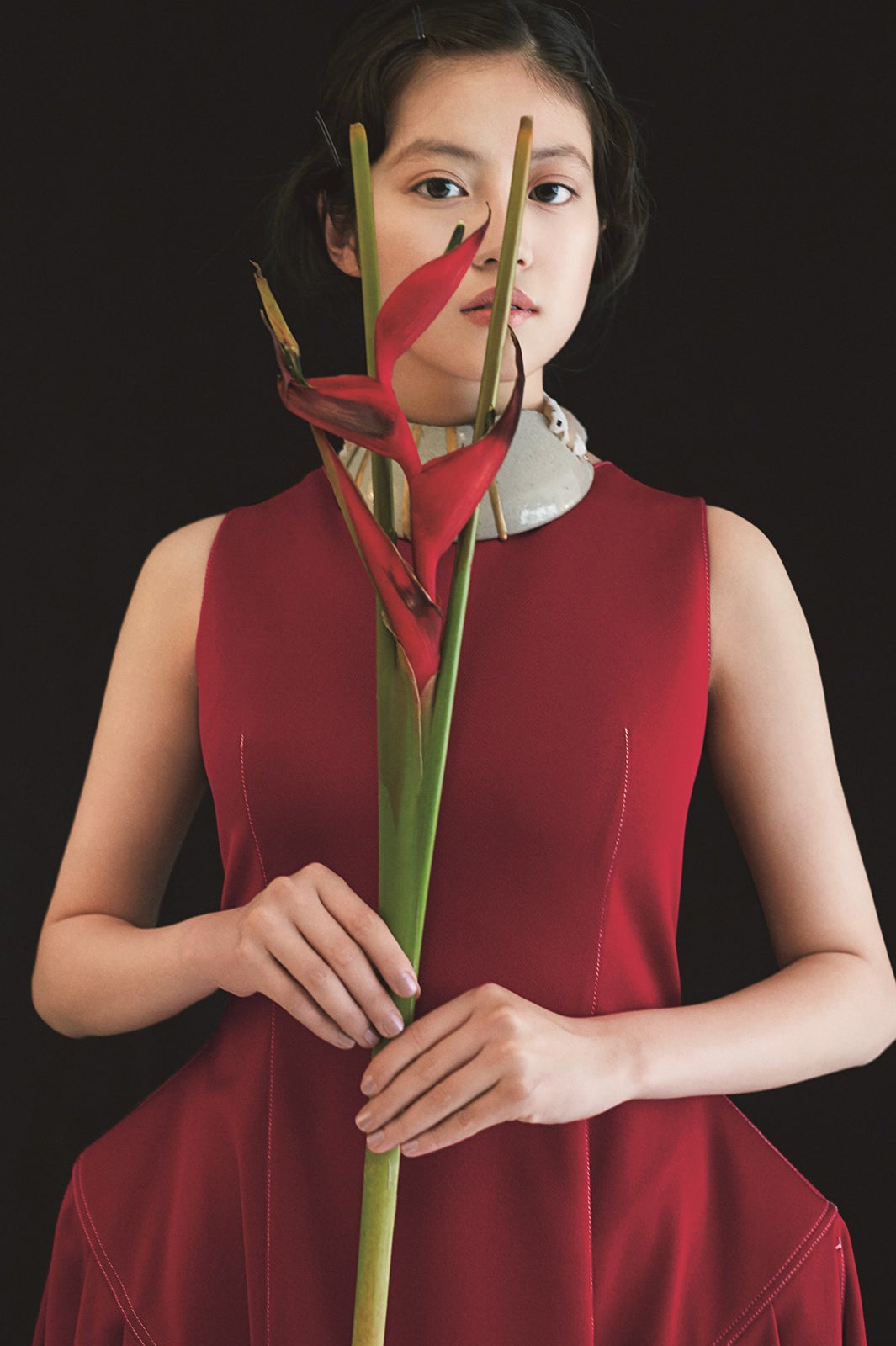 今田美桜「bis」初登場 熱帯魚テーマに優雅な美しさ