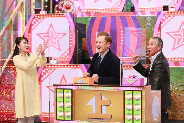 (左から)浅野ゆう子、有田哲平、柳葉敏郎 (C)テレビ朝日