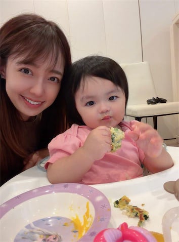 川崎希、次女・グーちゃんの“スプーン全力拒否”に苦悩「イヤイヤ時期はなかなか大変」