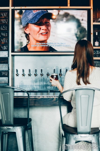 飲みごたえのある地ビールで乾杯（C）モデルプレス