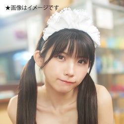えなこ、セクシーなメイド姿で美谷間披露