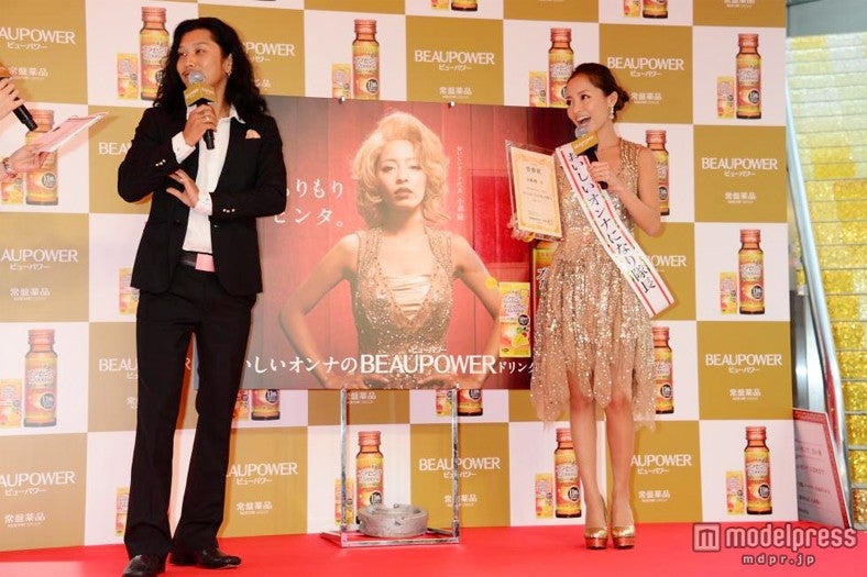 小森純（左）と夫・今井諒（右）